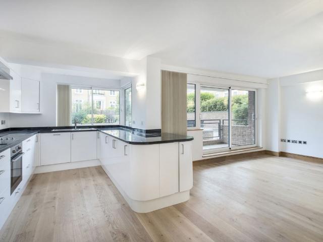 Apartment for rent in Kensington, Greater London