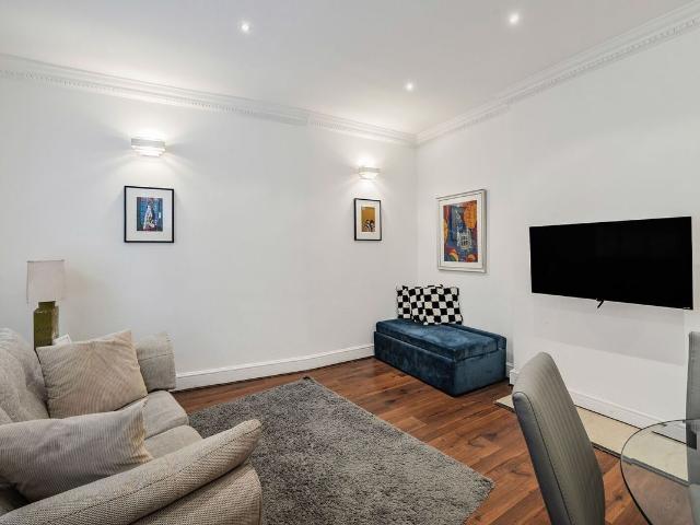 Apartment for rent in South Kensington, Greater London