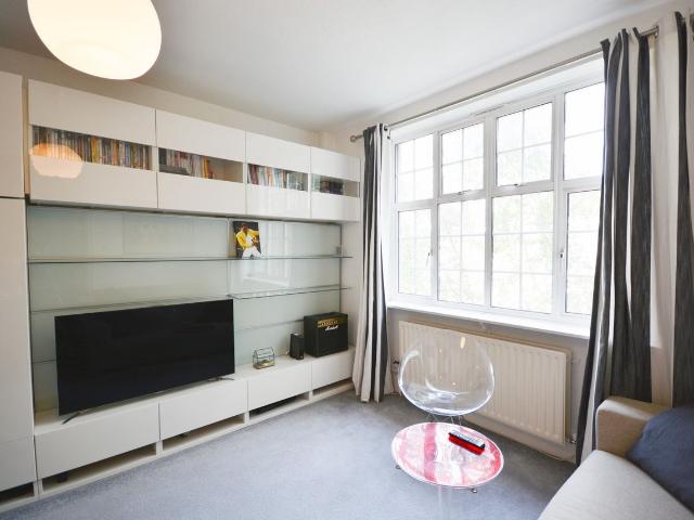 Studio for rent in Duton Hill, Essex