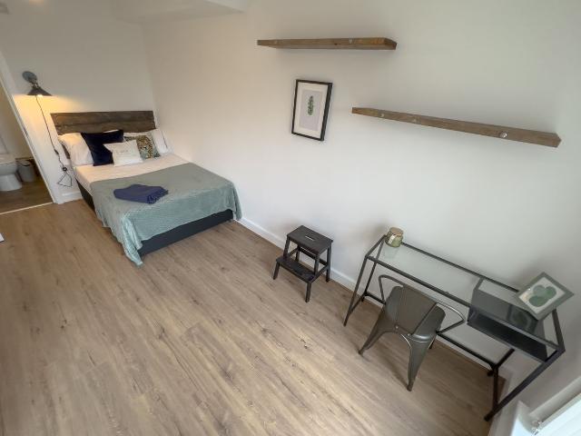 Room for rent in Kensington, Calderstones