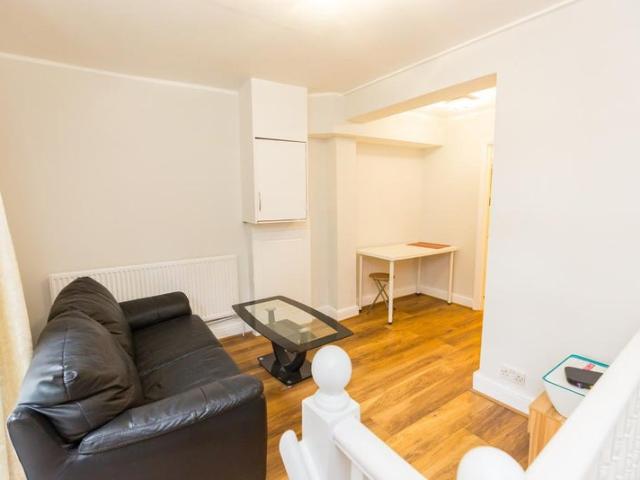 Apartment for rent in Earl's Court, Greater London