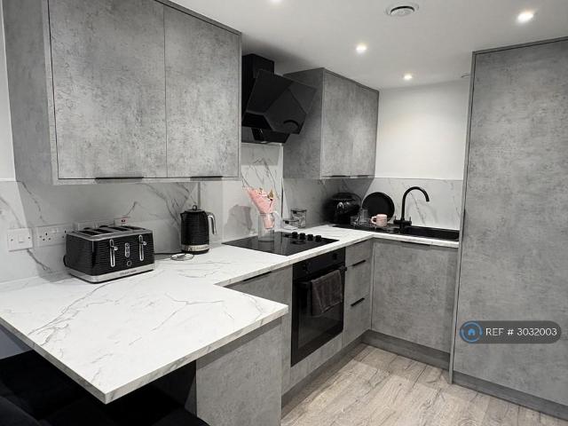Apartment for rent in Kensington, Calderstones