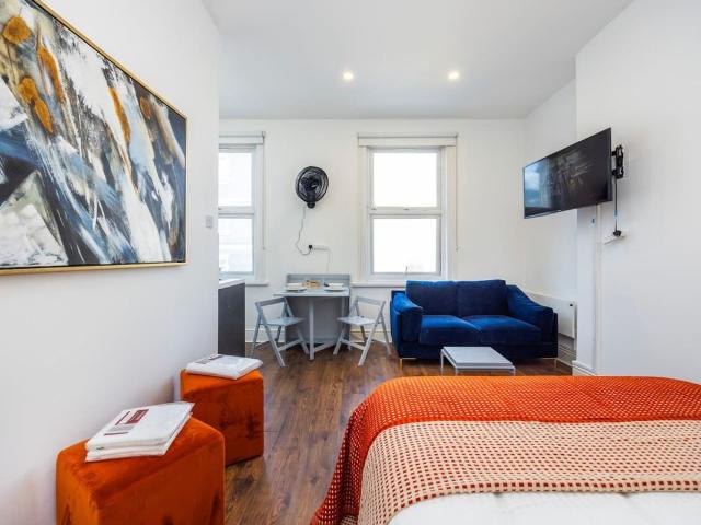 Studio for rent in Earl's Court, Greater London