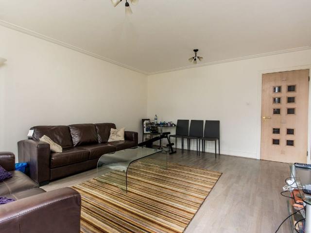 Apartment for rent in Brook Green, Greater London
