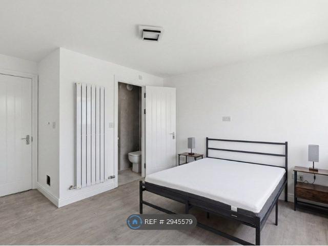 Room for rent in London Borough of Merton, Greater London