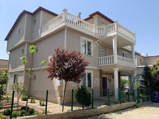 Kardeşler, Sur içerisinde kiralık Villa