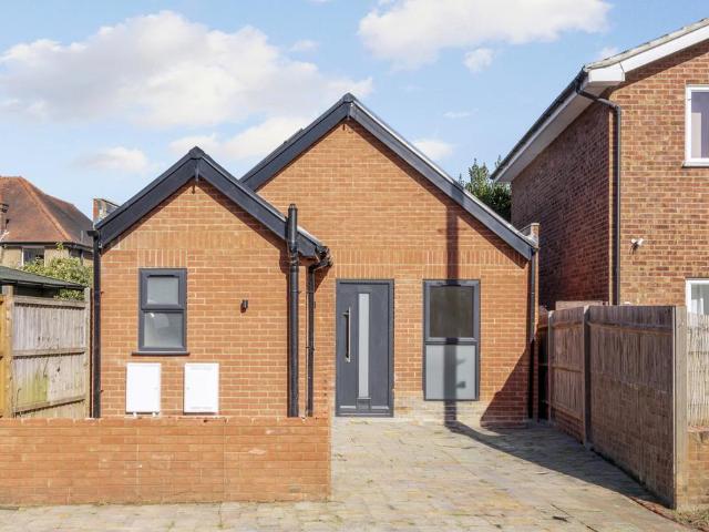 House for rent in Royal Borough of Kingston upon Thames, Greater London