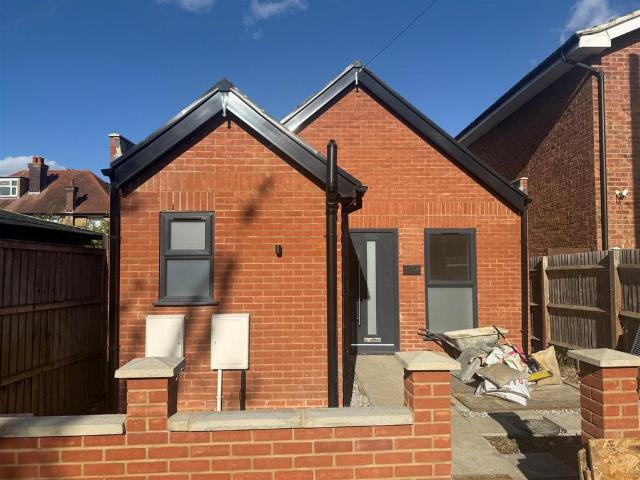 House for rent in Royal Borough of Kingston upon Thames, Greater London