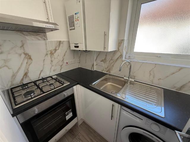 Apartment for rent in Kenton, Greater London