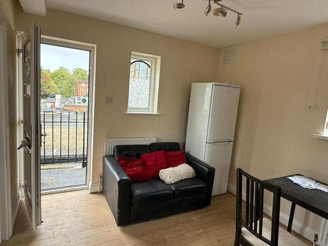 Apartment for rent in Kenton, Greater London