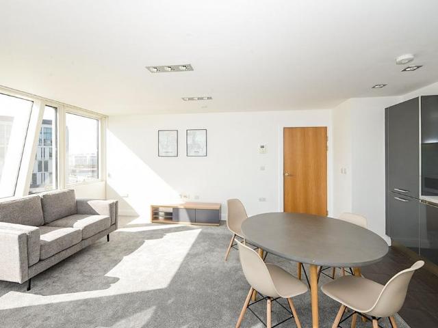 Apartment for rent in Waterfront, Calderstones