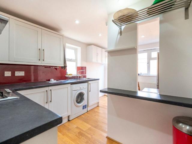 Apartment for rent in Maryland, Greater London