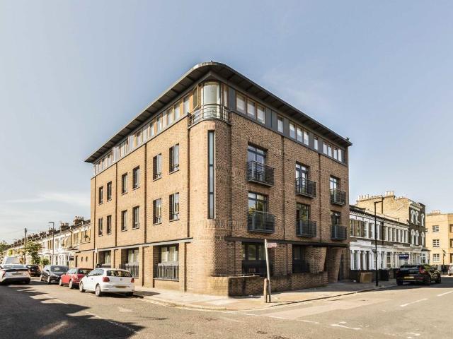 Apartment for rent in Stockwell, Greater London