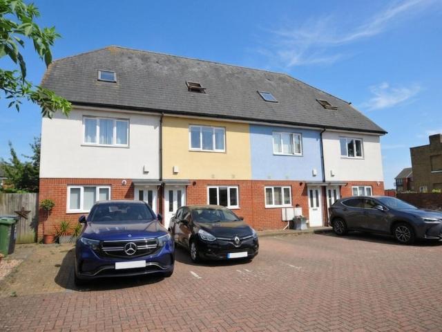 House for rent in Swanscombe and Greenhithe, Monks Orchard