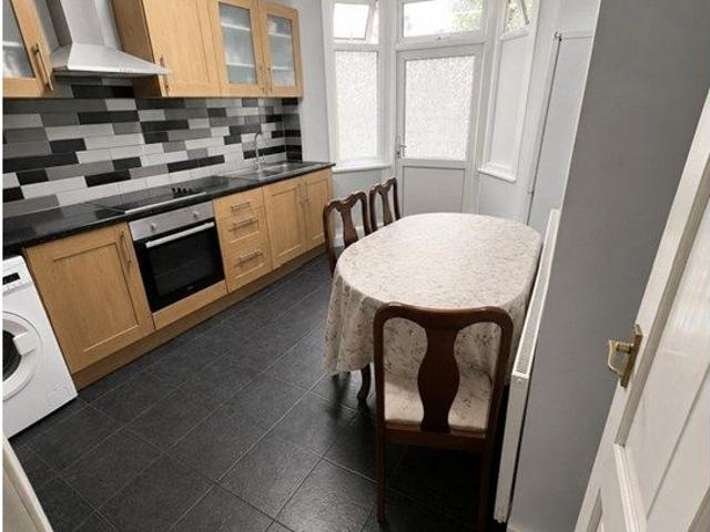 Apartment for rent in Plashet, Greater London