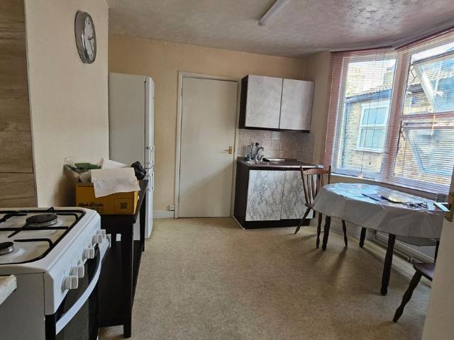 Apartment for rent in Plashet, Greater London
