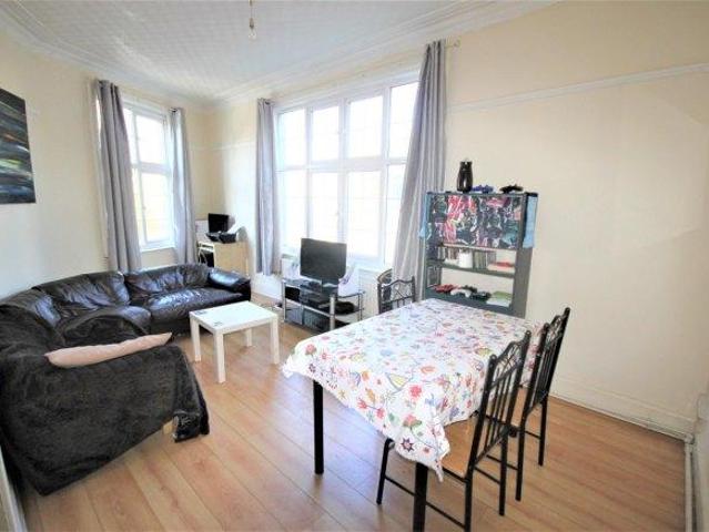 House for rent in Weetwood, West Yorkshire