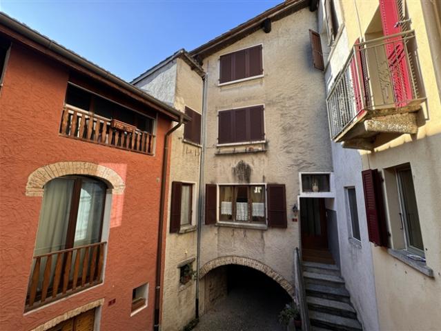 Einfamilienhaus kaufen in Brusino Arsizio, Tessin