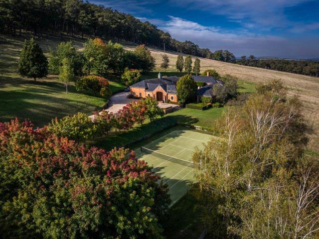 Cottage for sale in Riddells Creek, Victoria