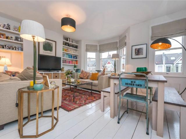 Apartment for rent in Brondesbury, Greater London