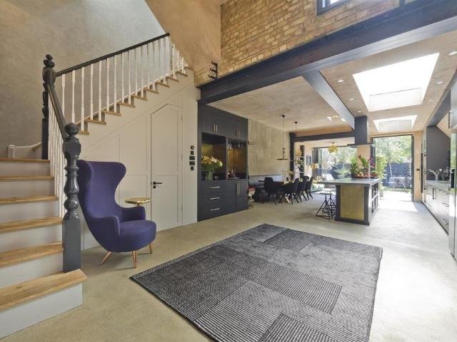 House for rent in Brondesbury, Greater London
