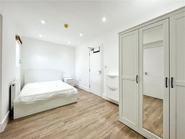 House for rent in Birch Green, Lower Halliford