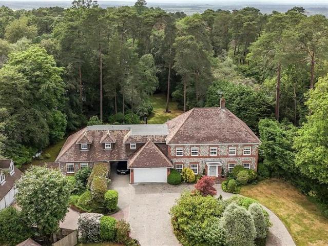 House for rent in Ewshot, Hart