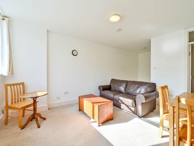 Studio for rent in London Borough of Wandsworth, Greater London