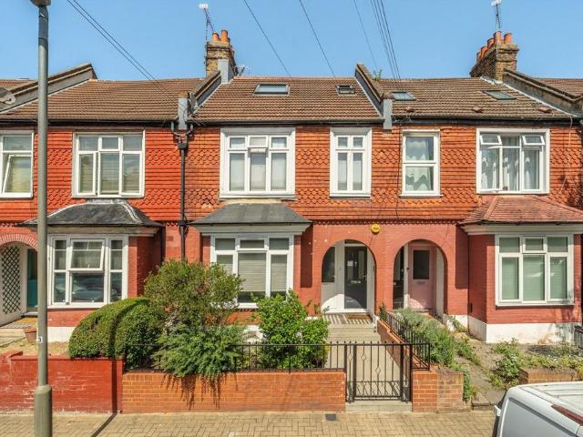Apartment for rent in Furzedown, Greater London