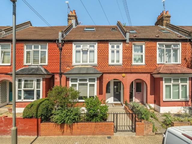 Apartment for rent in Furzedown, Greater London