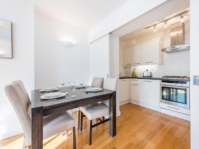 Apartment for rent in Strand-on-the-Green, Greater London