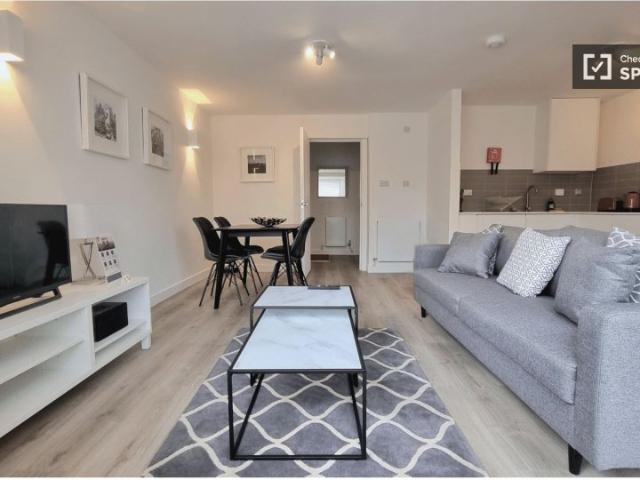 Apartment for rent in Strand-on-the-Green, Greater London