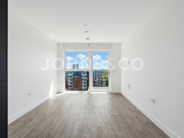 Apartment for rent in London Borough of Hounslow, Strand