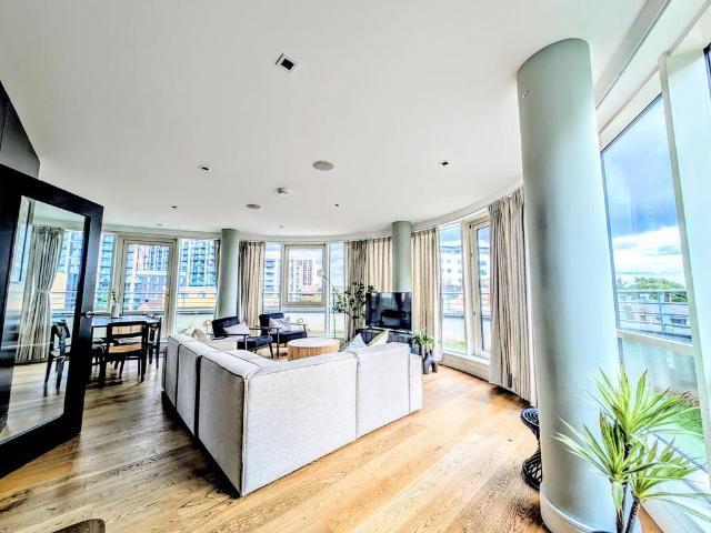 Apartment for rent in Strand-on-the-Green, Greater London