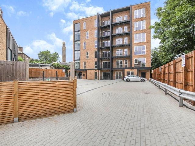 Apartment for rent in Strand-on-the-Green, Greater London
