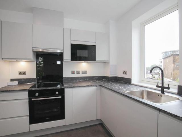 Apartment for rent in London Borough of Hounslow, Strand