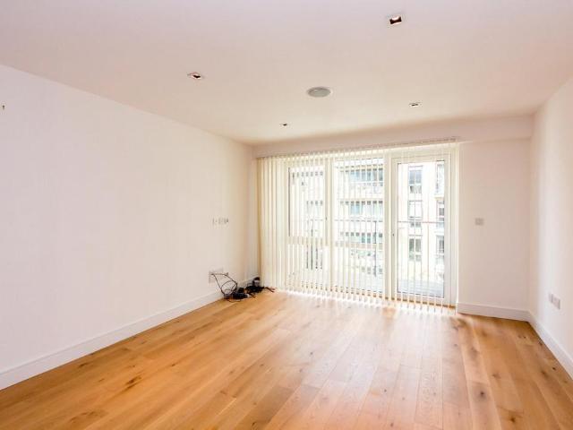 Apartment for rent in London Borough of Hounslow, Strand