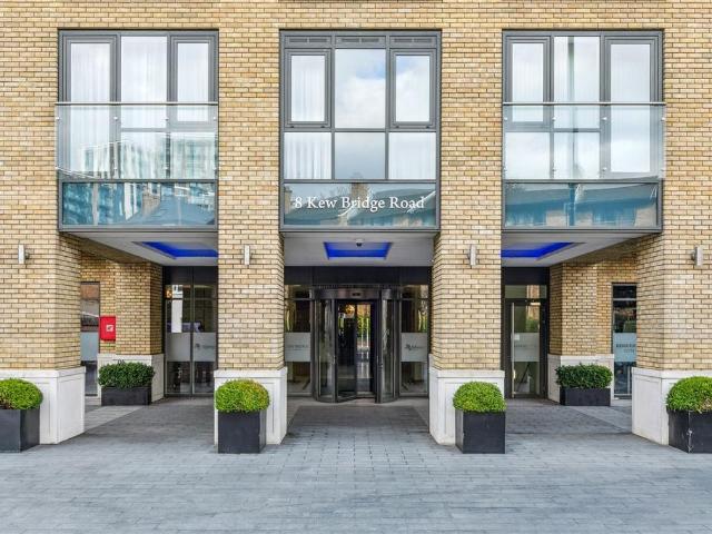 House for rent in London Borough of Hounslow, Strand