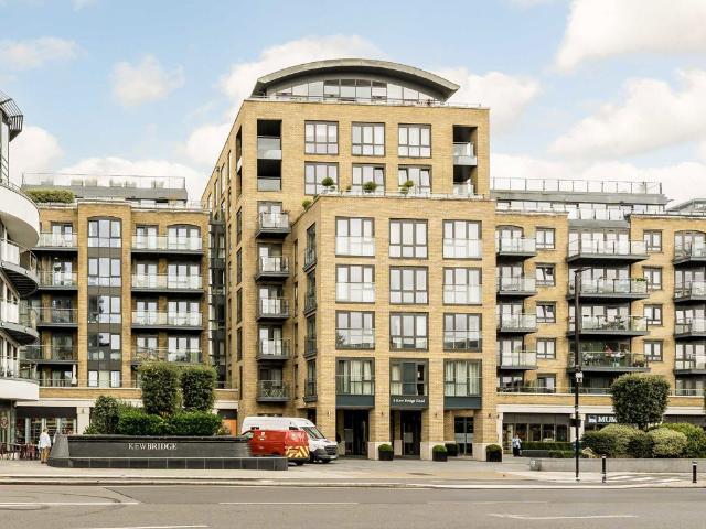 Apartment for rent in Strand-on-the-Green, Greater London