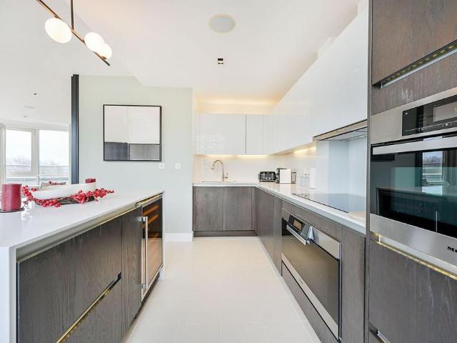House for rent in London Borough of Hounslow, Strand