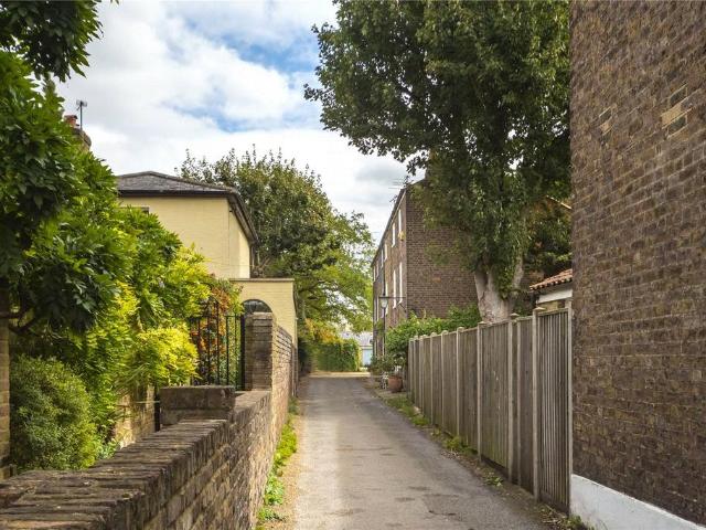 House for rent in Kew, Greater London