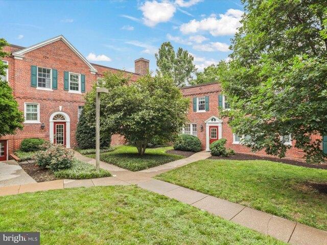 Condo for sale in Arlington