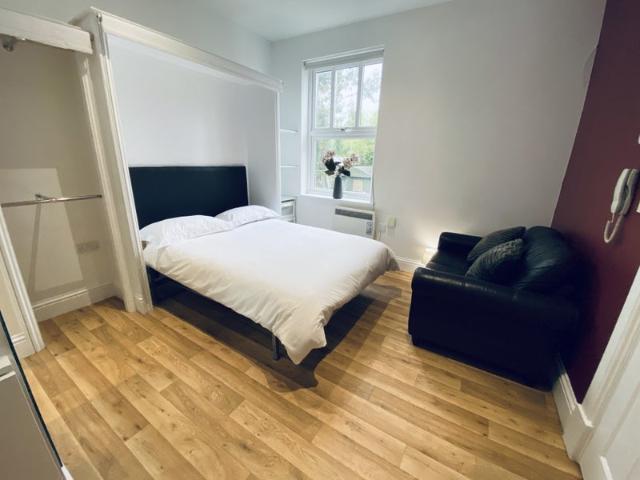 Studio for rent in West Midlands