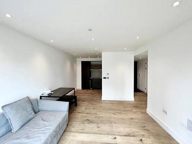 Apartment for rent in Oval, Greater London