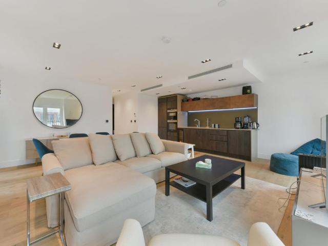 Apartment for rent in Oval, Greater London