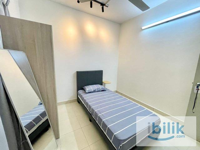 Room for rent in Petaling, Alam Impian
