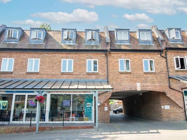 Apartment for rent in Perryfields, West Sussex