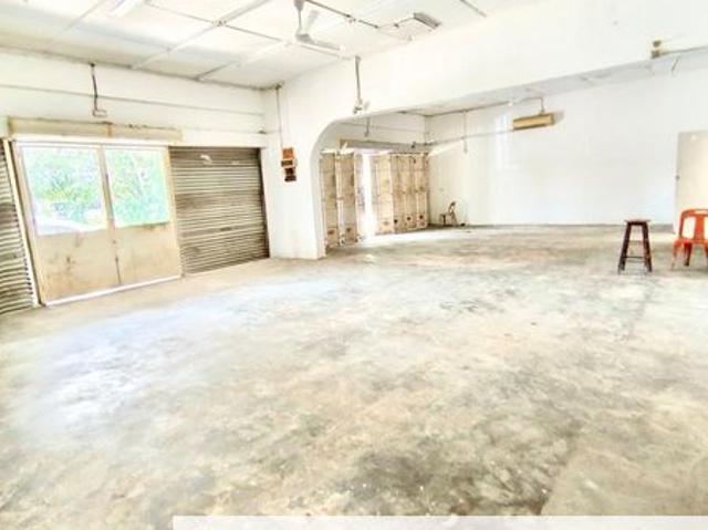 Shop for rent in Malaka