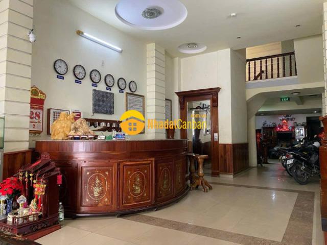 Nhà mặt phố bán