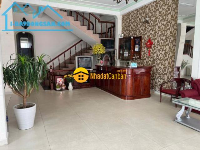 Nhà mặt phố bán